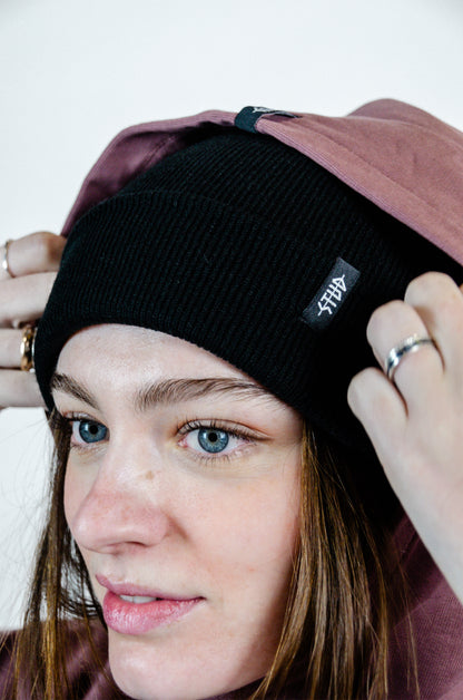 Essential Beanie | Black